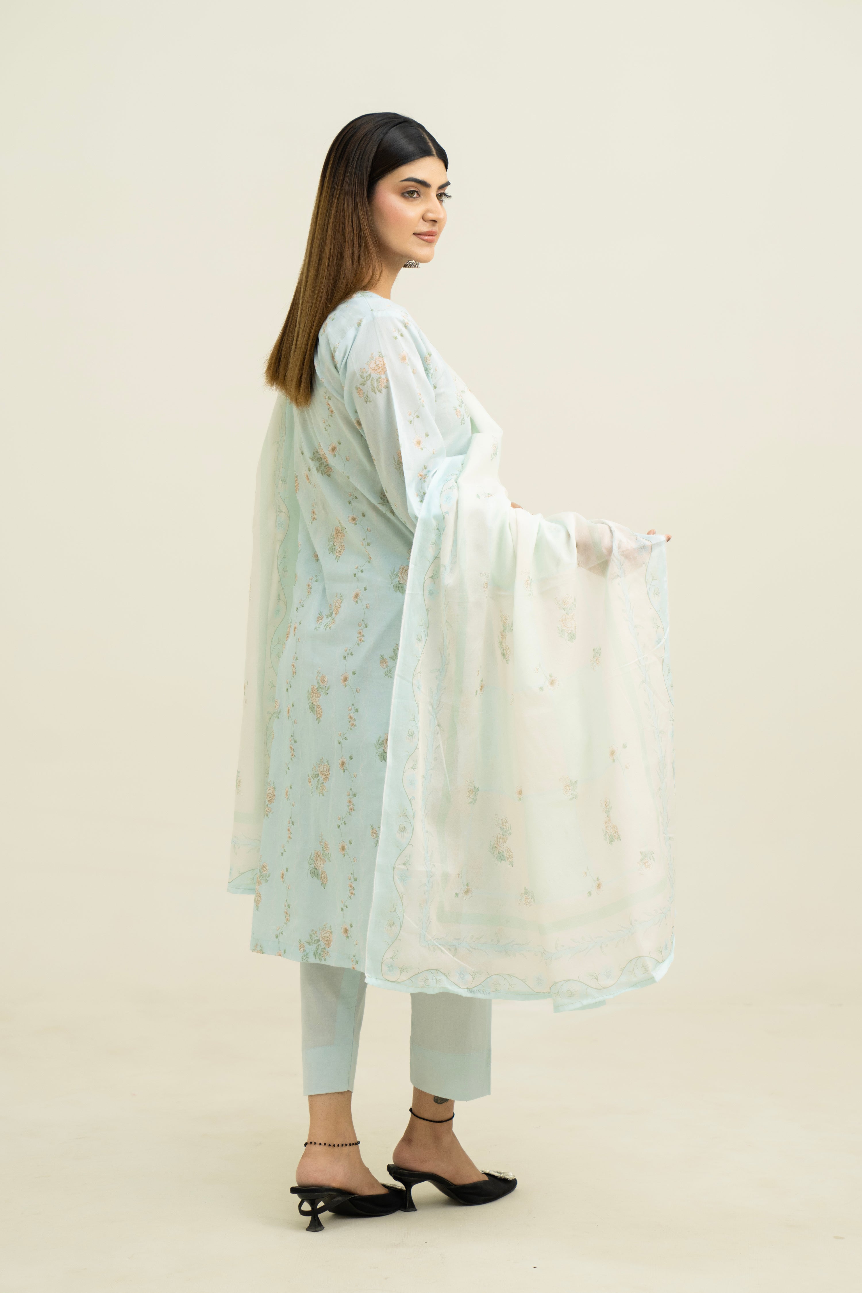 Momina-10
