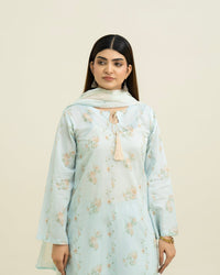 Momina-10