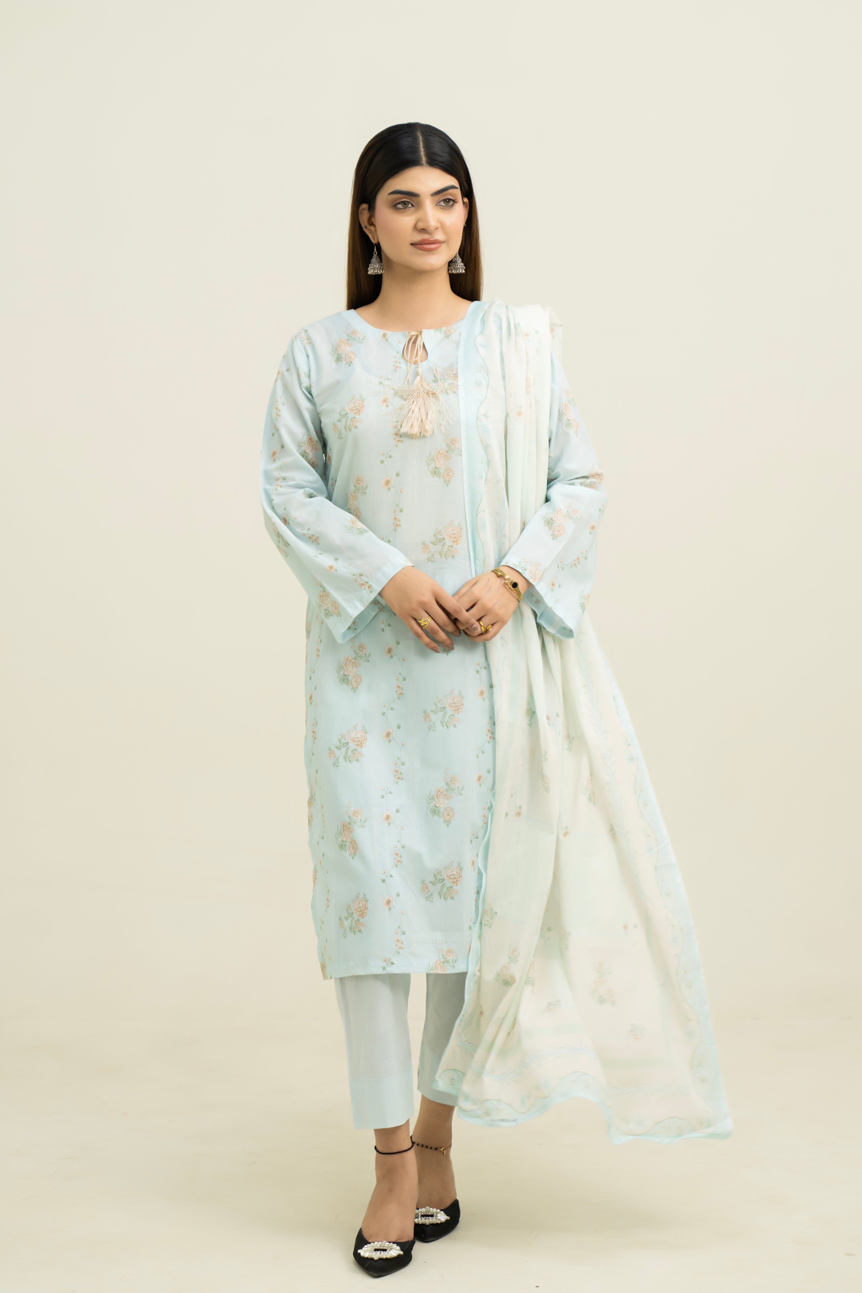 Momina-10
