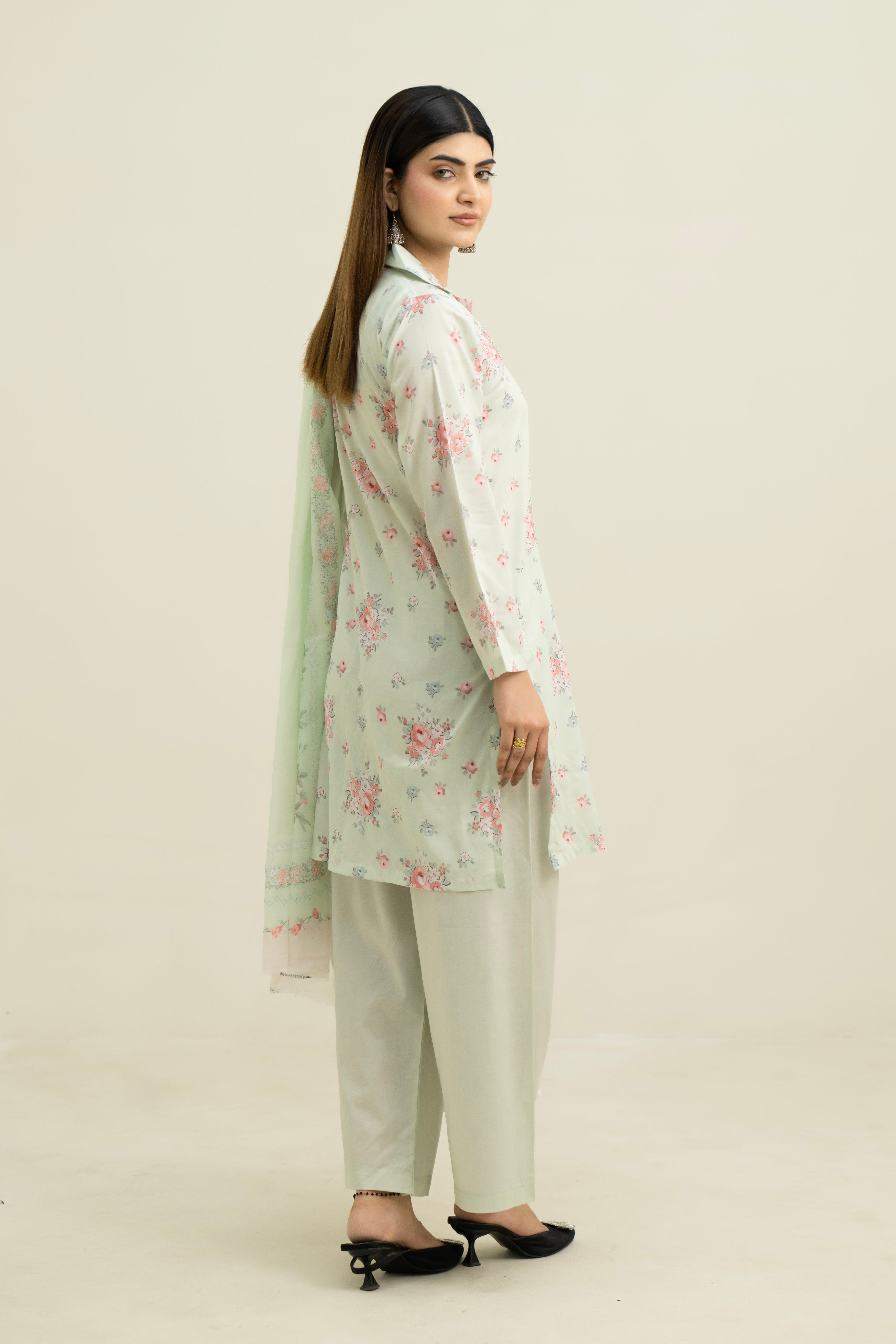 Momina-08