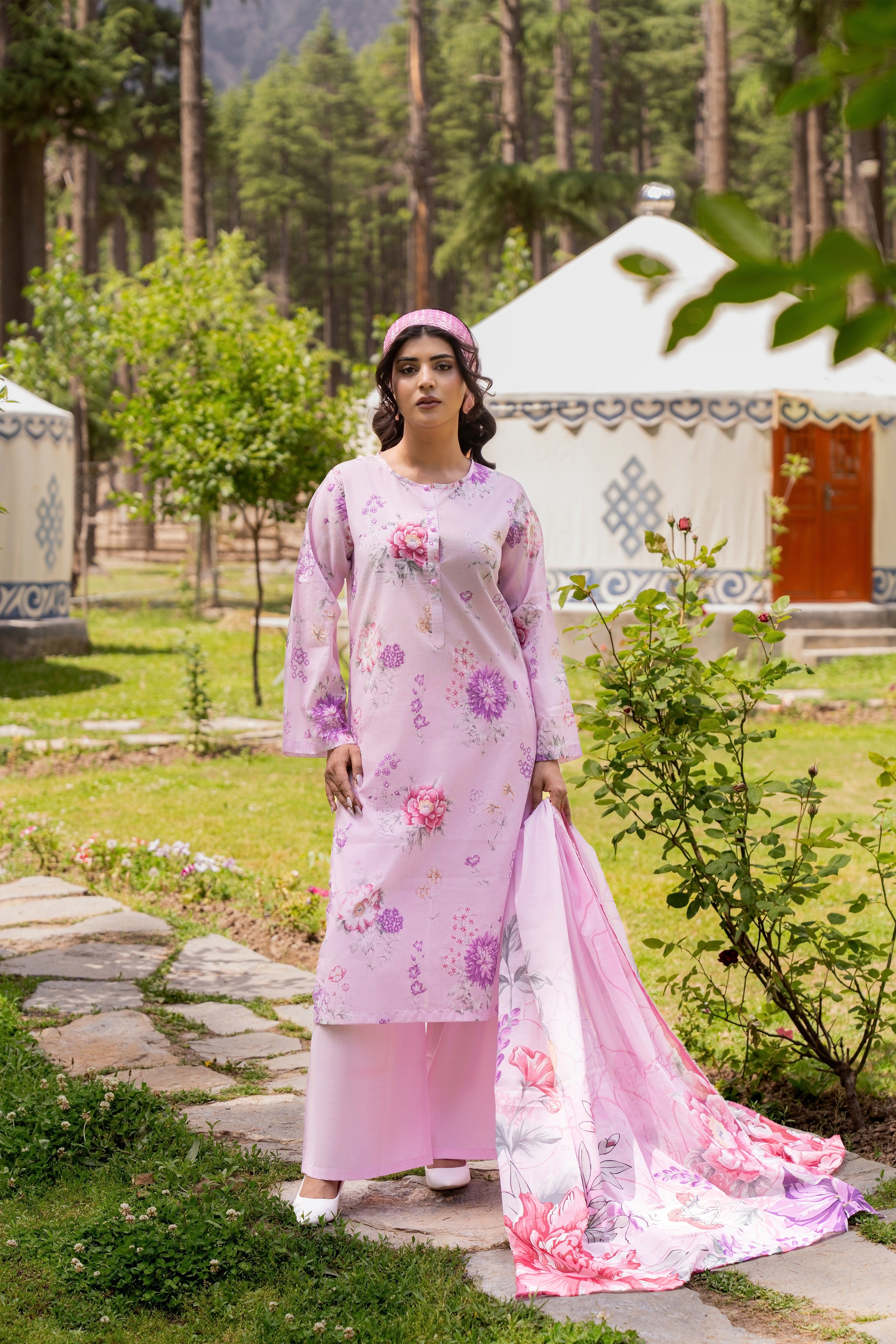 Naaze Gul-01