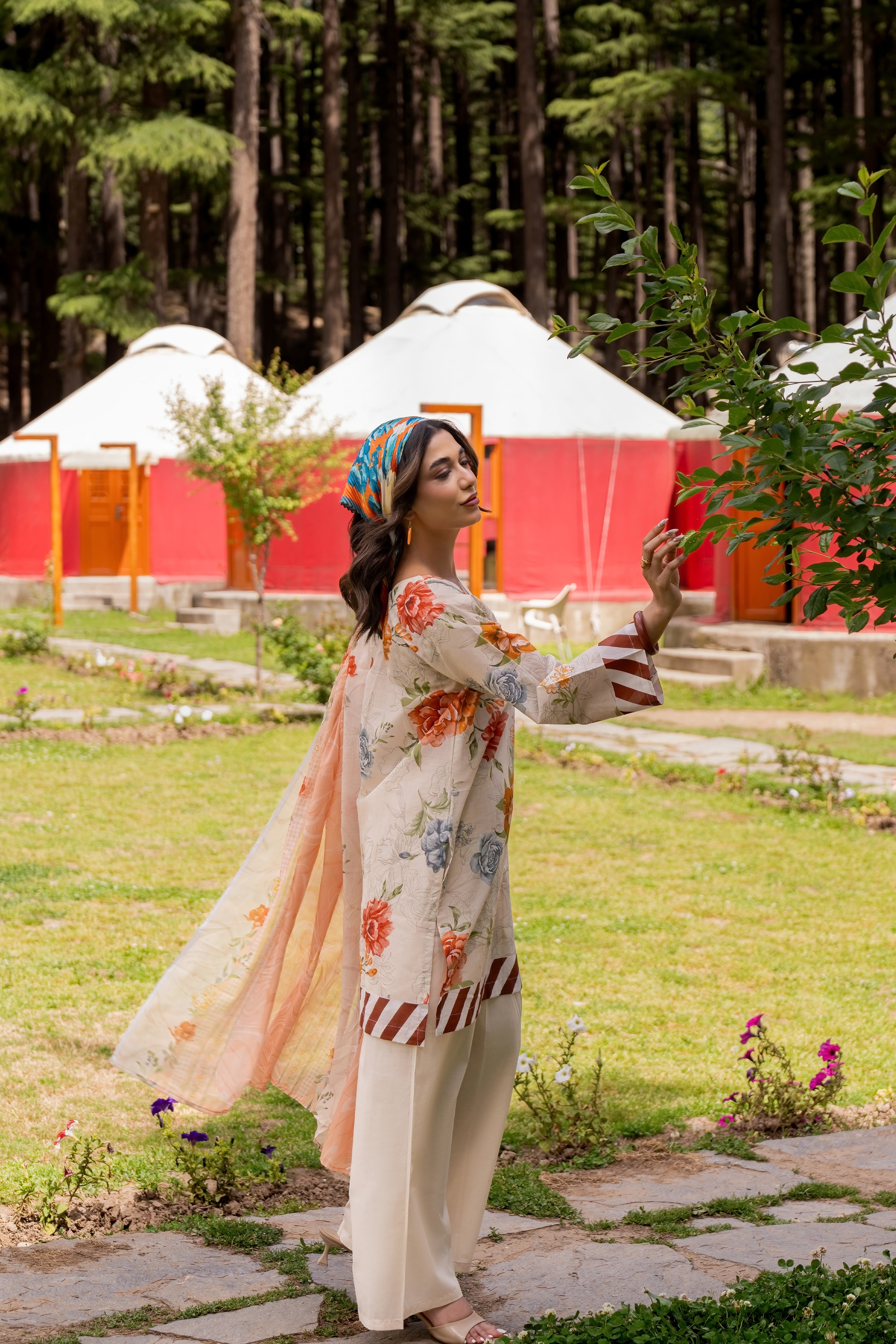 Naaze Gul-03